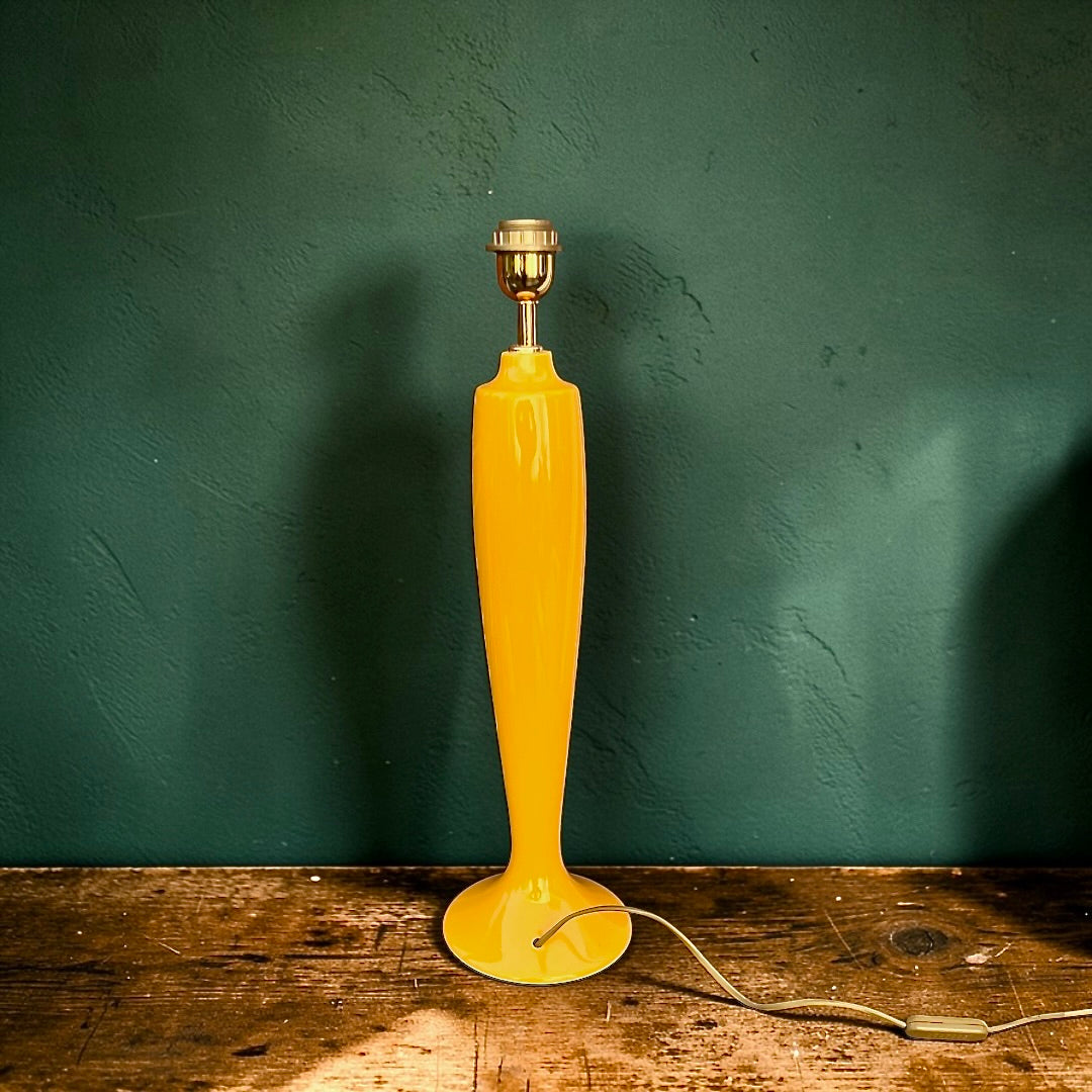 Grand pied de lampe vintage en céramique jaune – années 1960