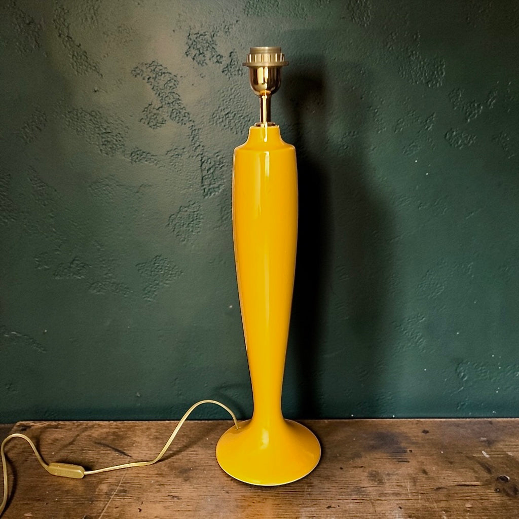 Grand pied de lampe vintage en céramique jaune – années 1960