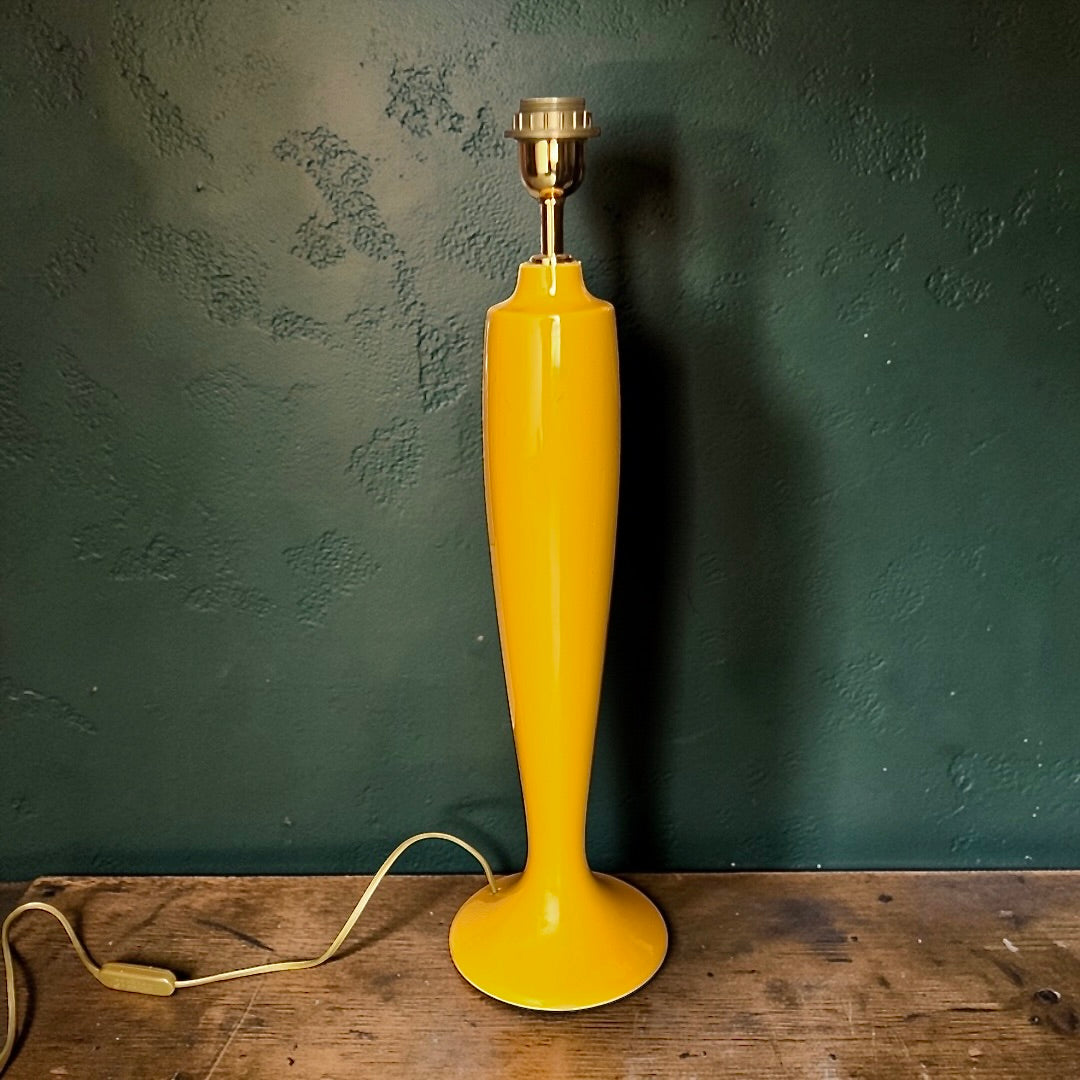 Grand pied de lampe vintage en céramique jaune – années 1960