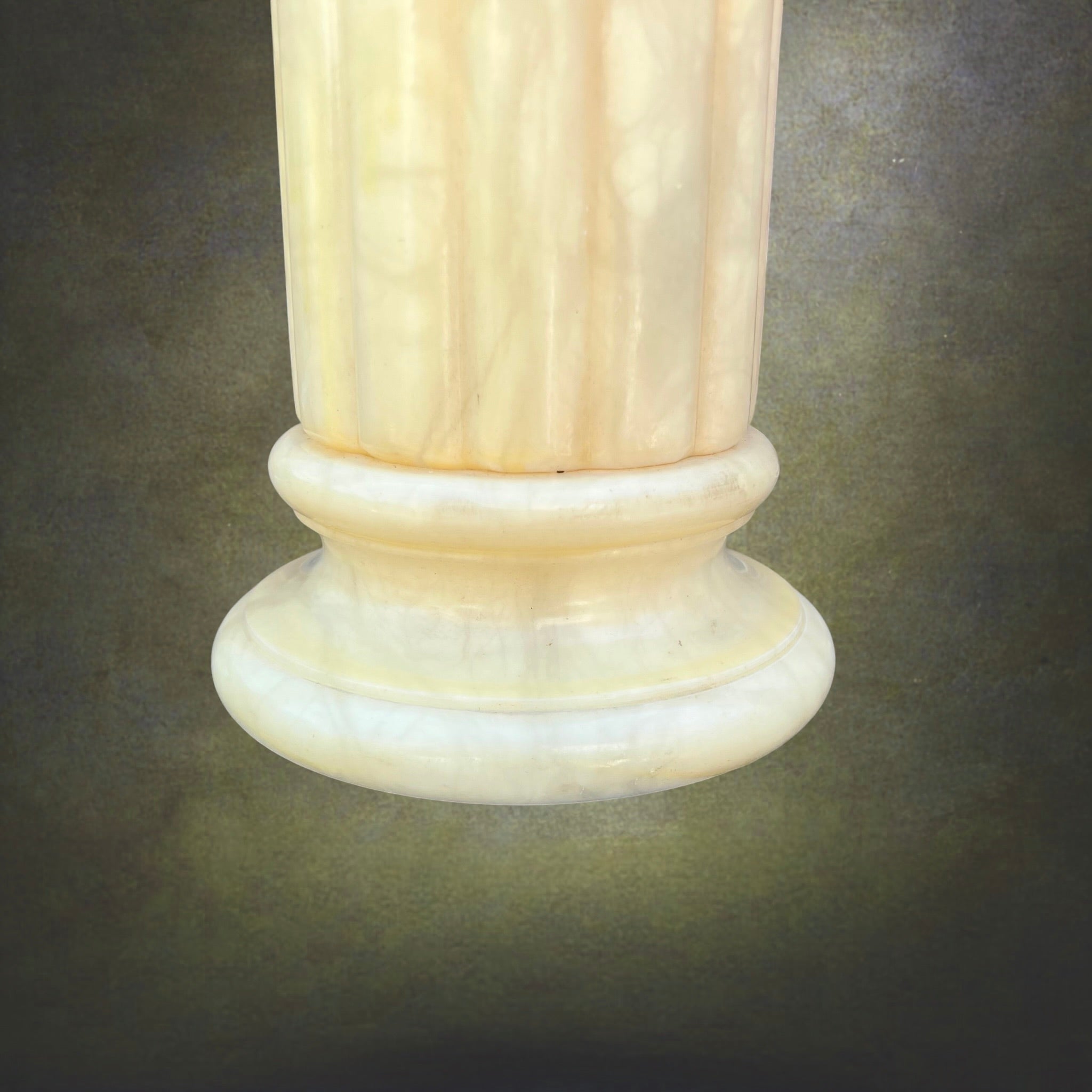Pied de Lampe en Albâtre Sculpté Forme Colonne - Milieu XXe