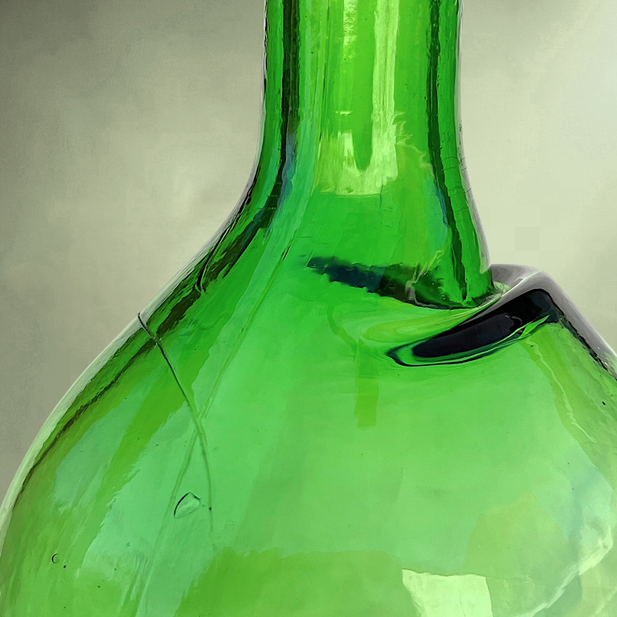 Grande bouteille ancienne en verre vert – bouteille de cave vintage – vase brocante – début XXe siècle
