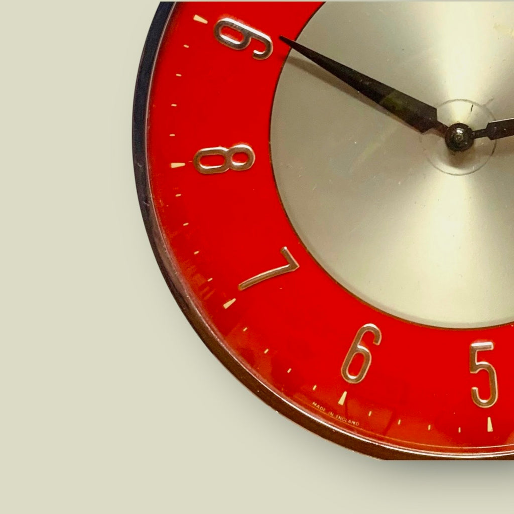 Horloge murale électrique Metamec rouge – Angleterre – années 1960