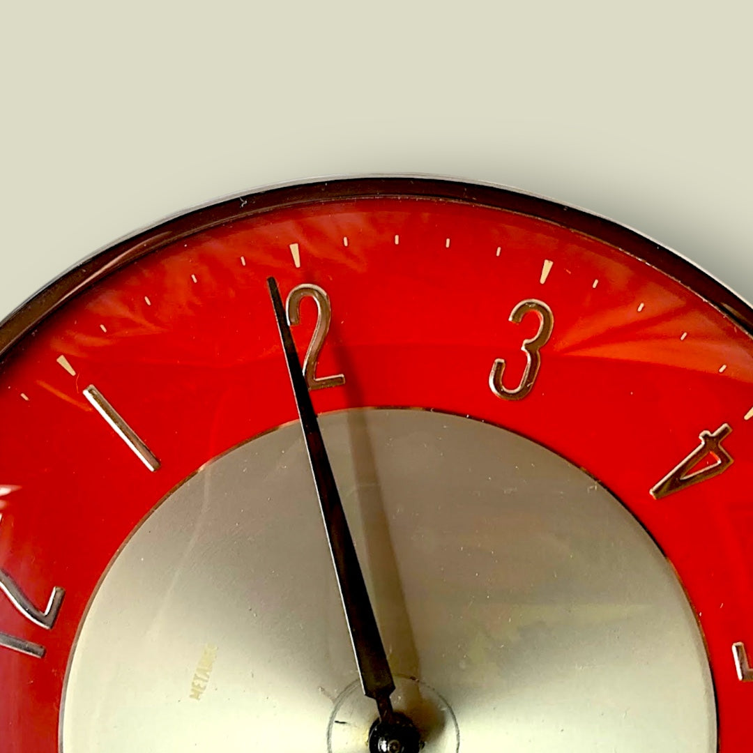 Horloge murale électrique Metamec rouge – Angleterre – années 1960