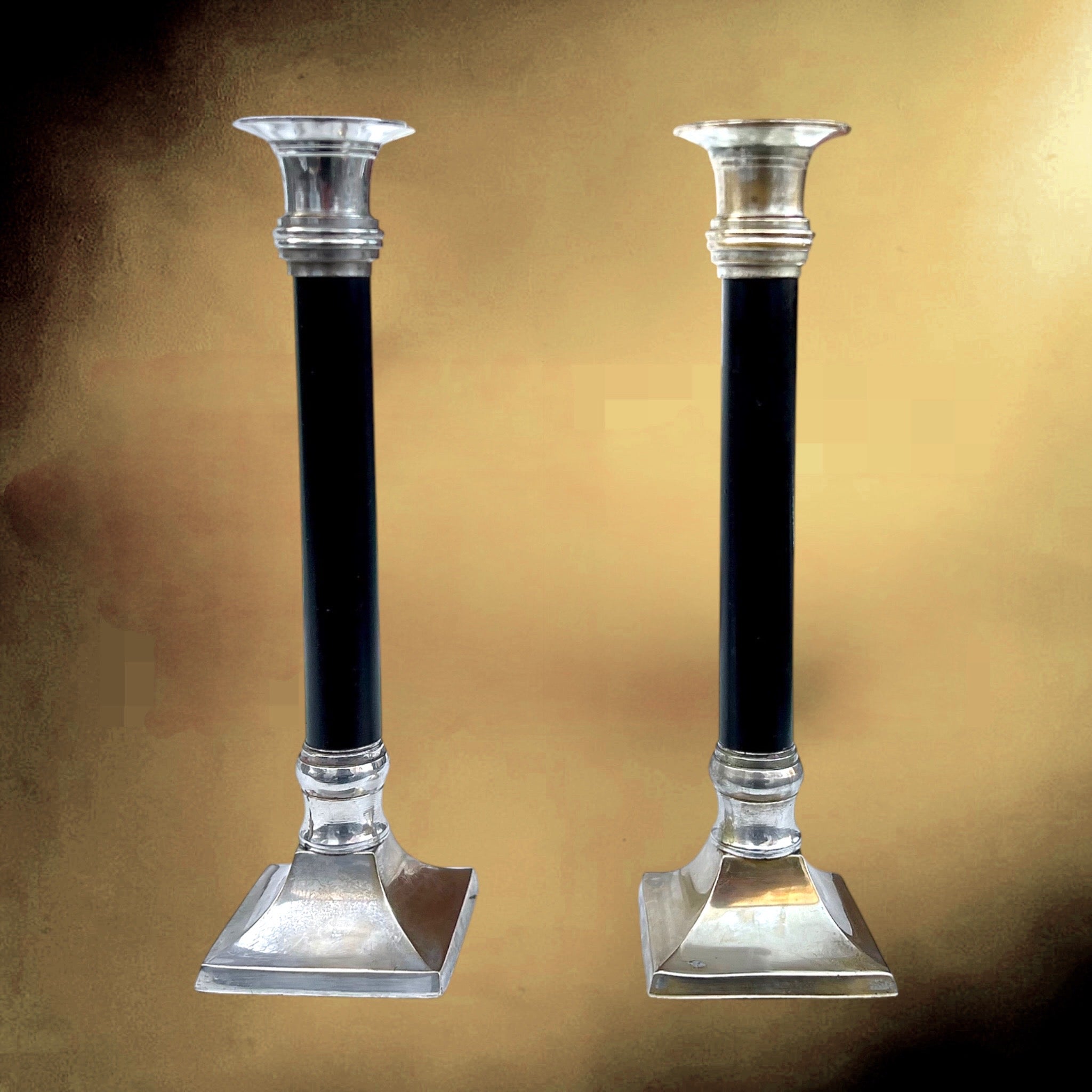 paire-chandeliers-art-deco-metal-nickele-colonne-noire-1930.jpg