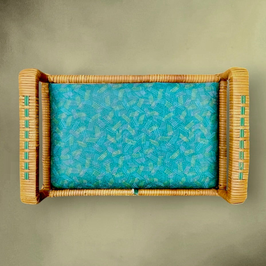 Travailleuse vintage en rotin à double étage – meuble couture années 50/60 avec coussins verts