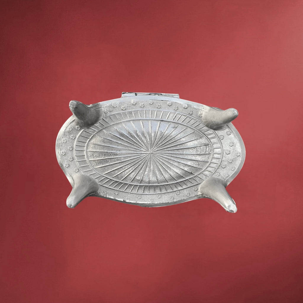 Boîte à Bijoux Ancienne en Métal Argenté Décor Cupidon Ailé Intérieur Satiné Vert – Années 50 60
