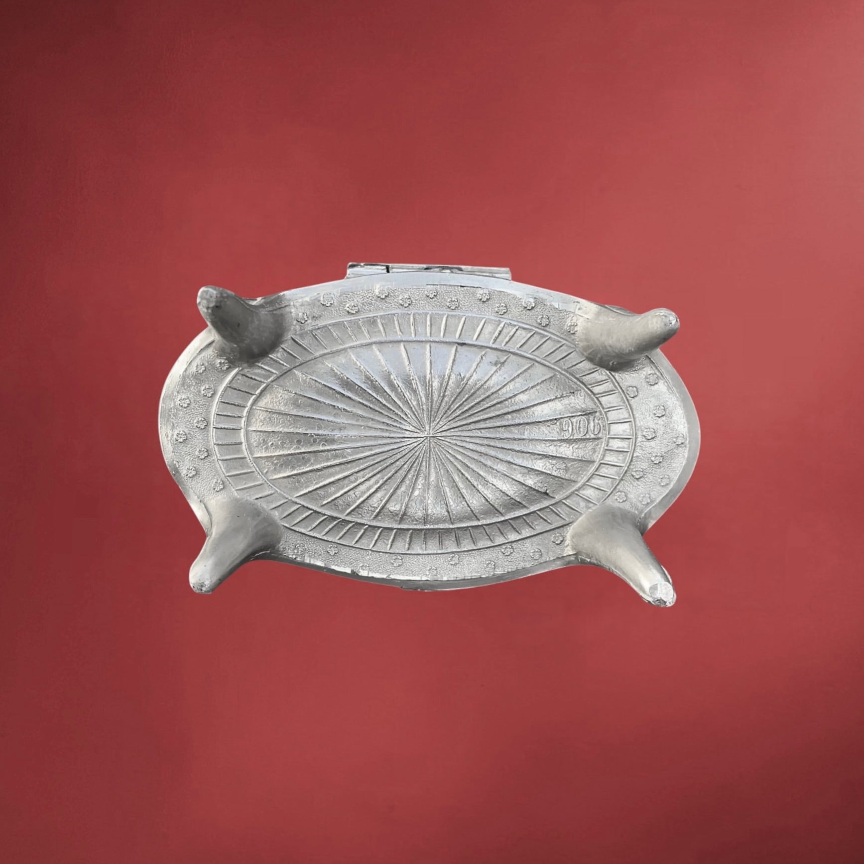 Boîte à Bijoux Ancienne en Métal Argenté Décor Cupidon Ailé Intérieur Satiné Vert – Années 50 60