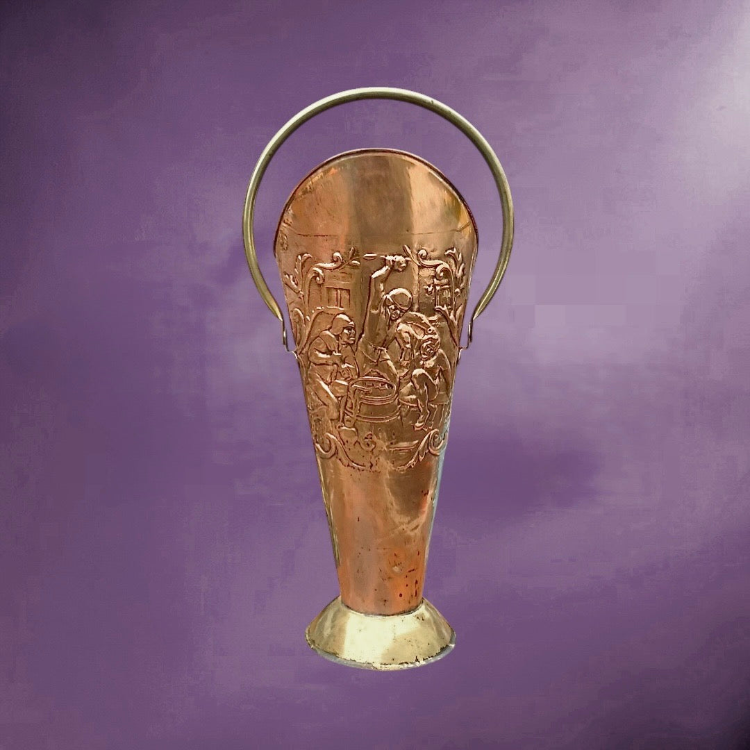 porte-parapluie ancien cuivre repoussé scène flamande laiton anse mobile