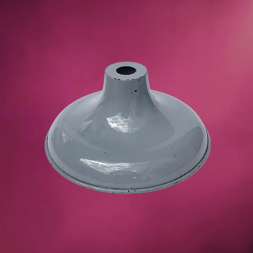 Abat-Jour Industriel en Métal Laqué Gris Suspension d’Atelier – Années 50 60