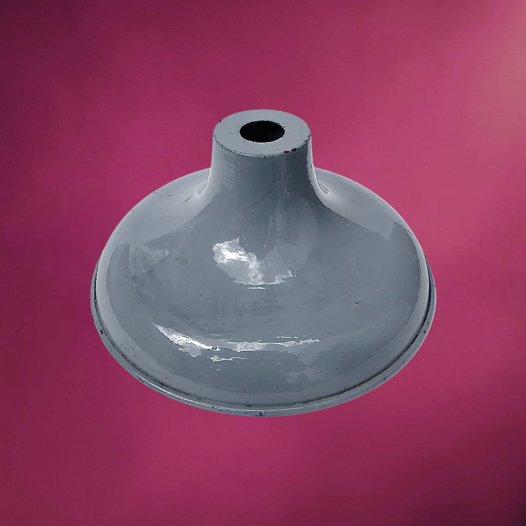 Abat-Jour Industriel en Métal Laqué Gris Suspension d’Atelier – Années 50 60