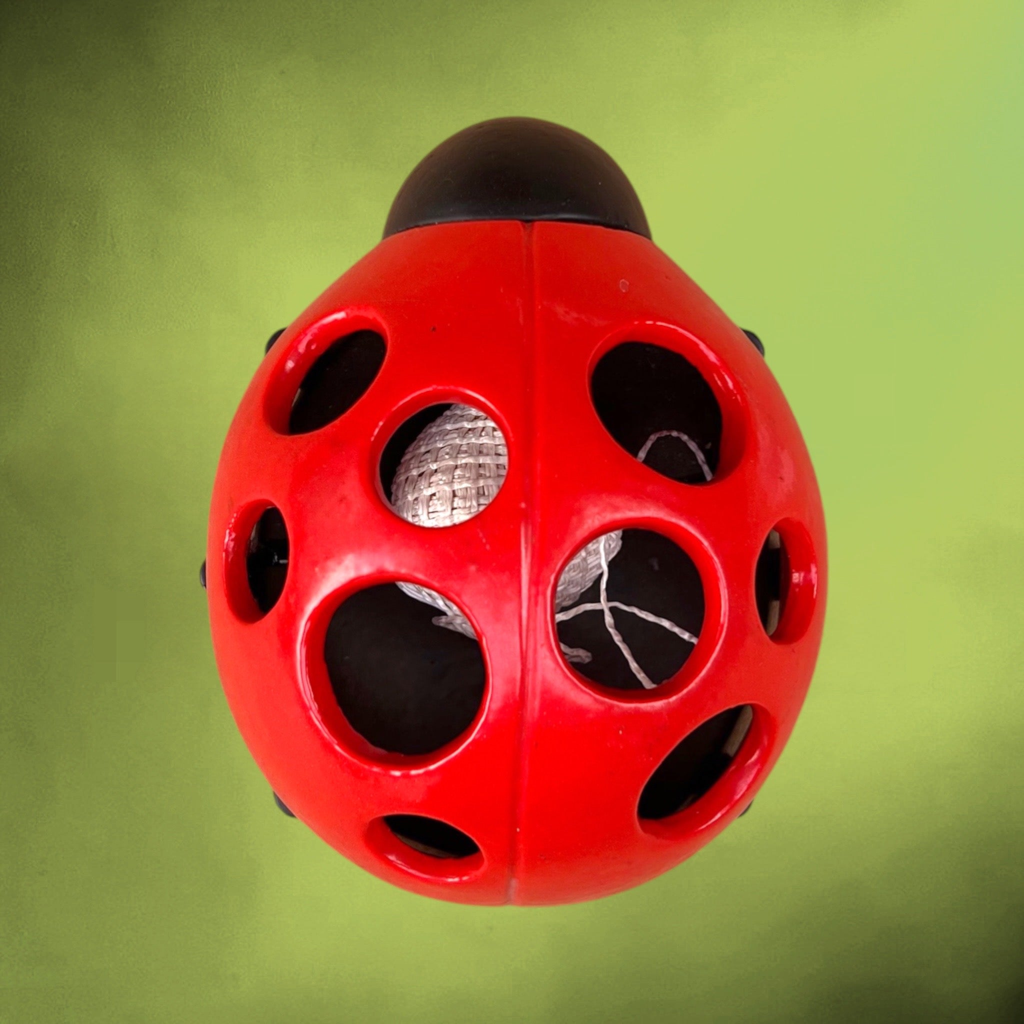 Distributeur mural de ficelle vintage en fonte – coccinelle rouge – années 60