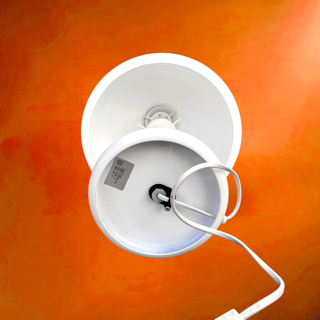 Lampe champignon vintage Massive Belgium années 70 – lampe design space age blanche métal et dôme plastique