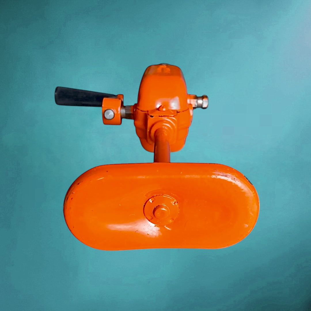 Chignole manuelle vintage PW We 13 orange – perceuse ancienne Pologne années 70
