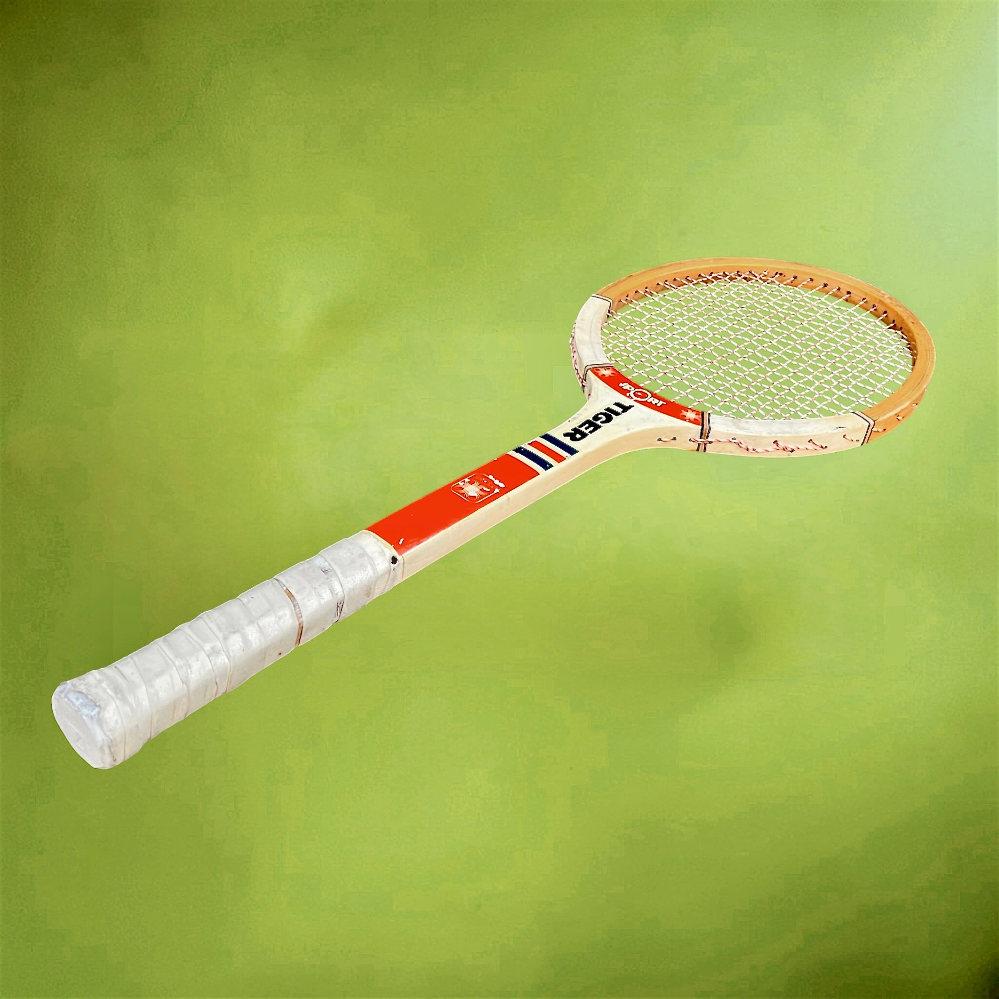Raquette de tennis vintage en bois Tiger Sport – décoration sport rétro années 70