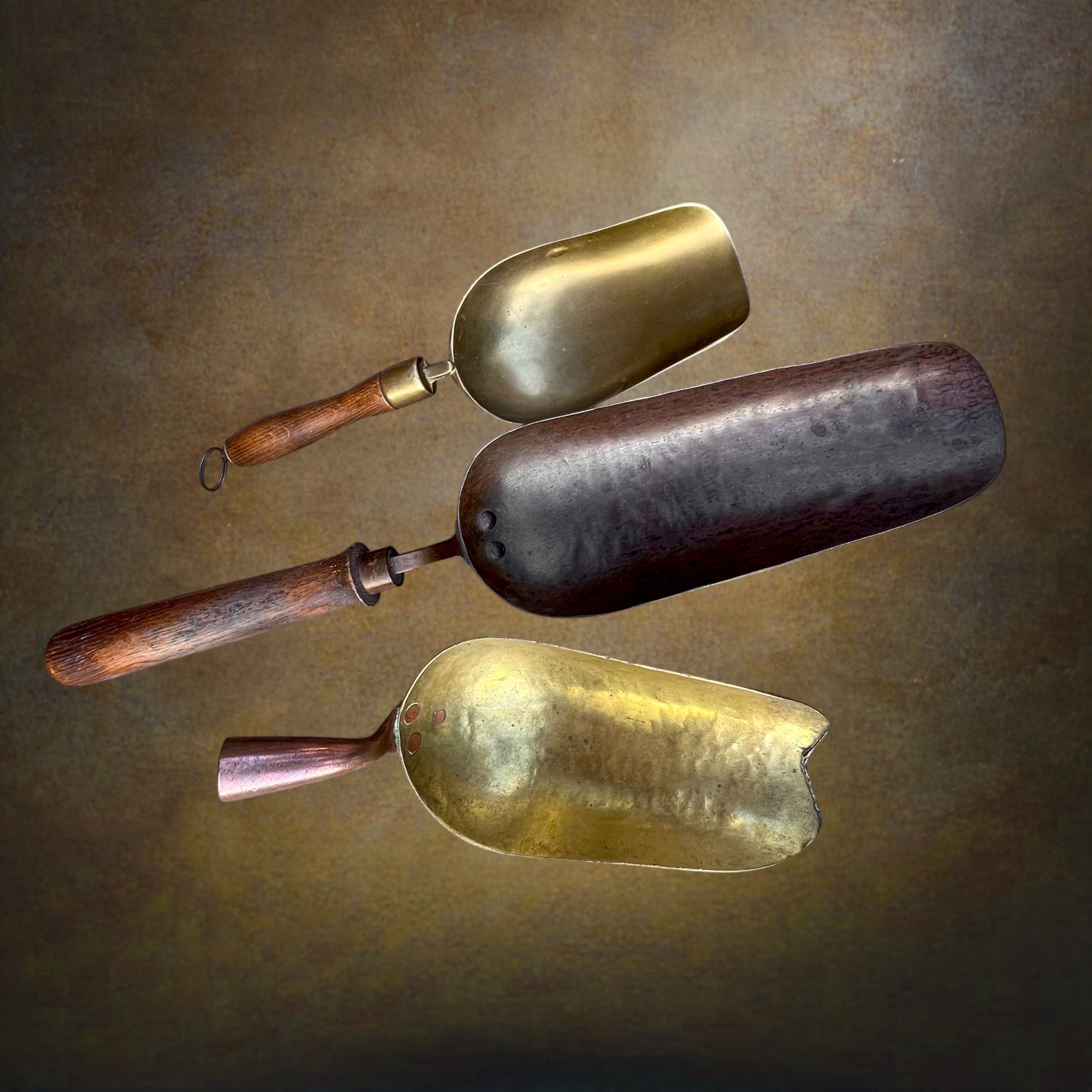 lot-trois-pelles-a-grain-laiton-cuivre-bois-debut-xxe
