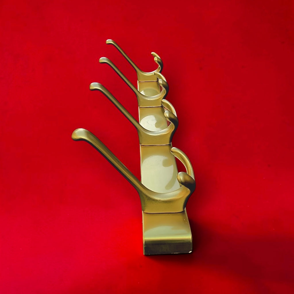 Portemanteau mural vintage en aluminium anodisé doré – 4 patères – années 1960