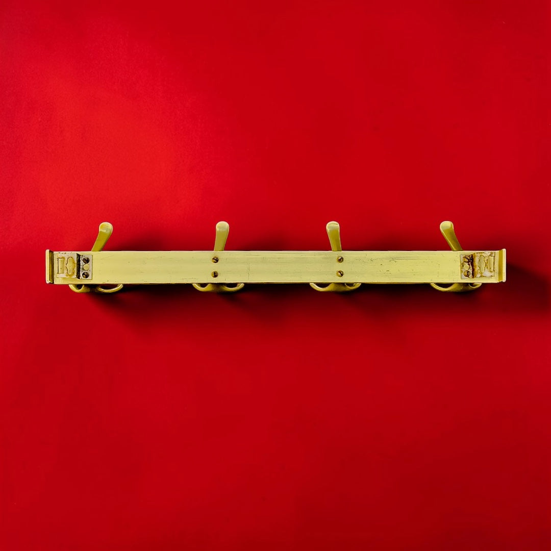 Portemanteau mural vintage en aluminium anodisé doré – 4 patères – années 1960