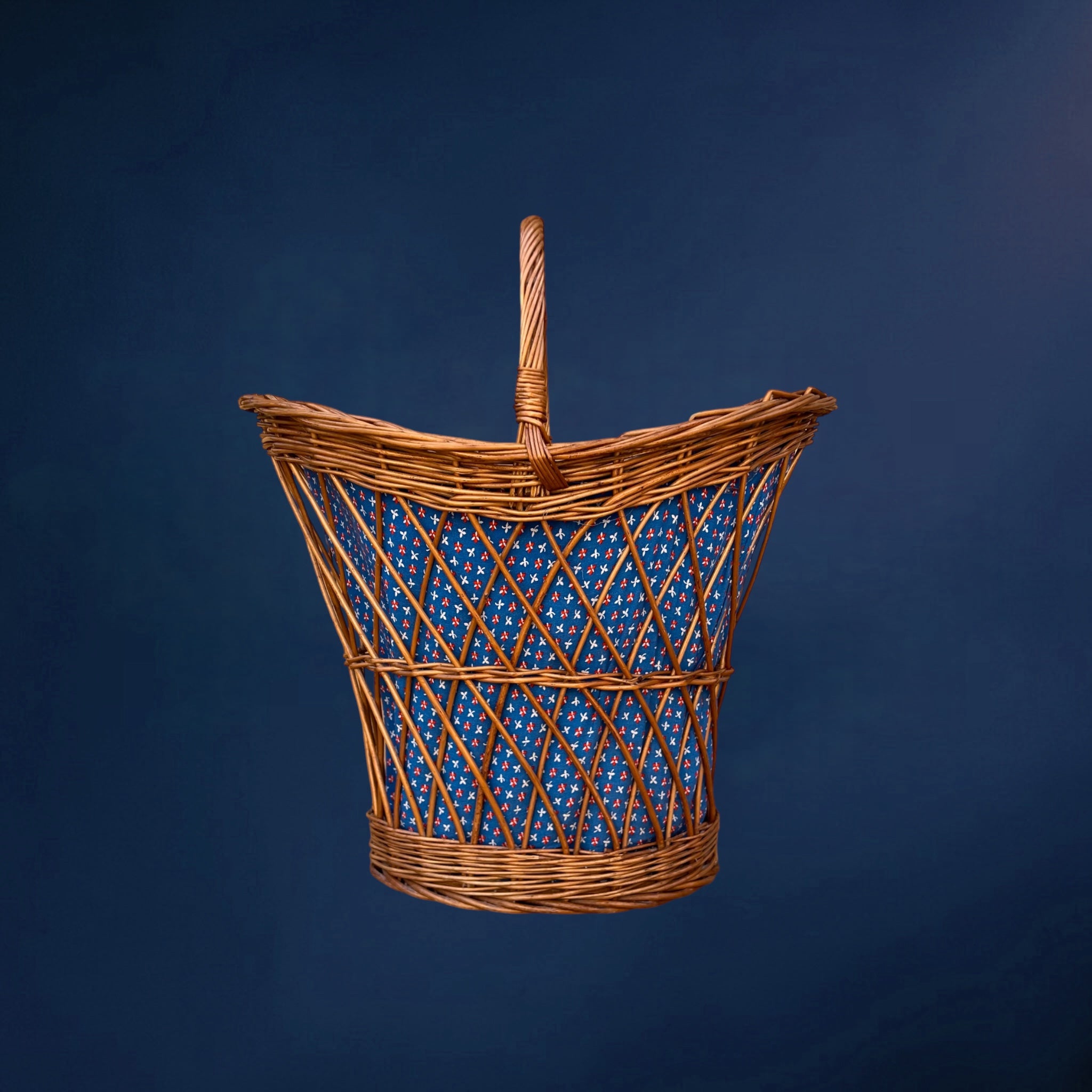 Grand Panier à Ouvrage en Osier Doublé de Tissu Fleuri Bleu - Années 50-60