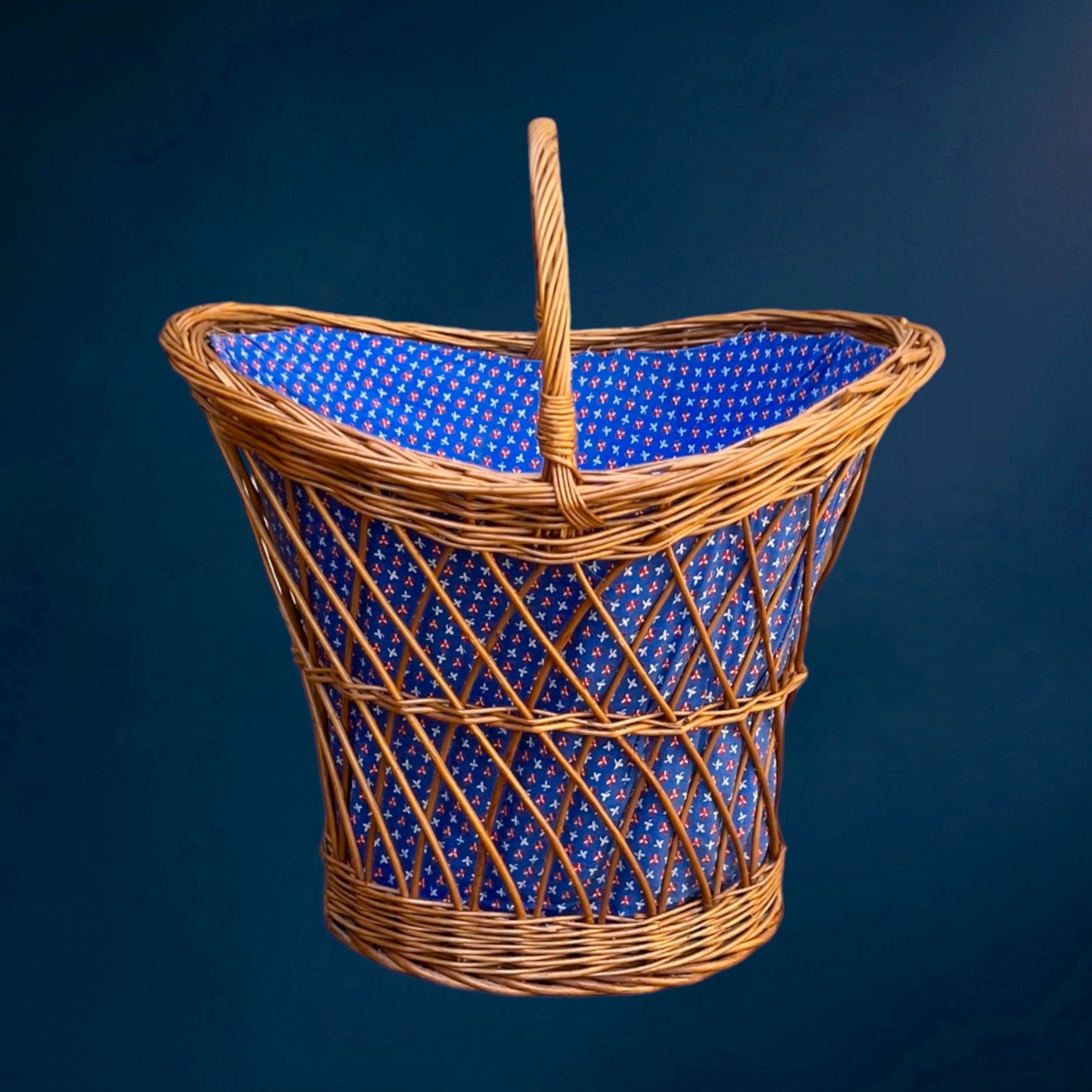 Grand Panier à Ouvrage en Osier Doublé de Tissu Fleuri Bleu - Années 50-60