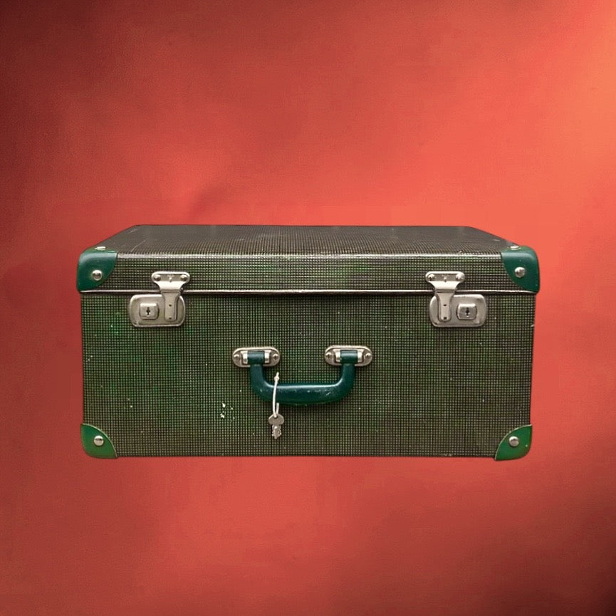 Valise vintage anglaise verte à motif texturé – serrures Cheney – années 50