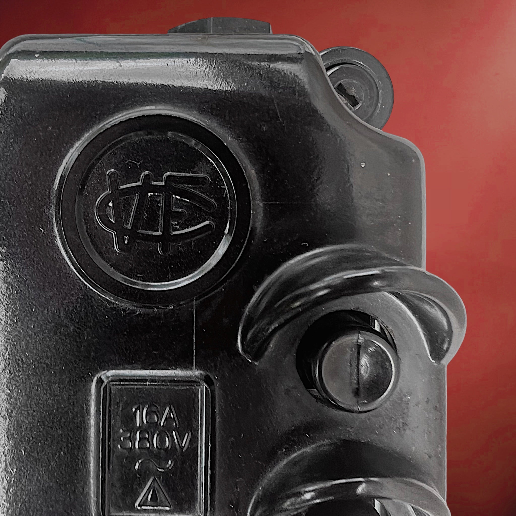 Ancien Coffret Électrique en Bakélite Noire avec Marquage VDE - Années 30-50