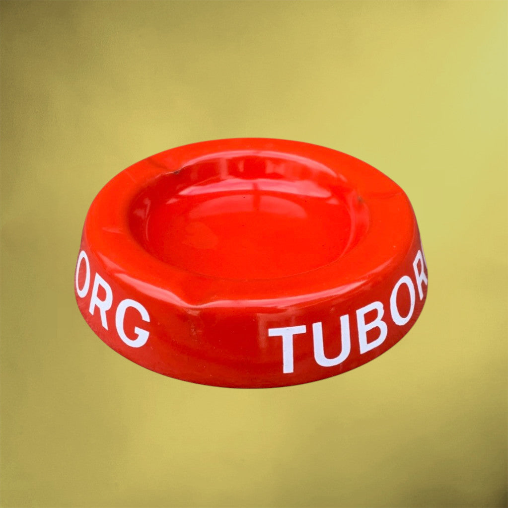 Cendrier Publicitaire Tuborg en Métal Émaillé Rouge – Années 1950