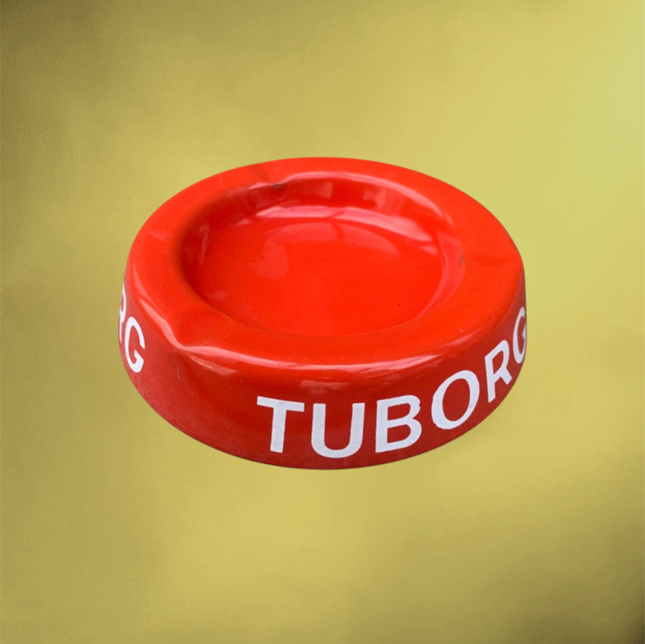 Cendrier Publicitaire Tuborg en Métal Émaillé Rouge – Années 1950