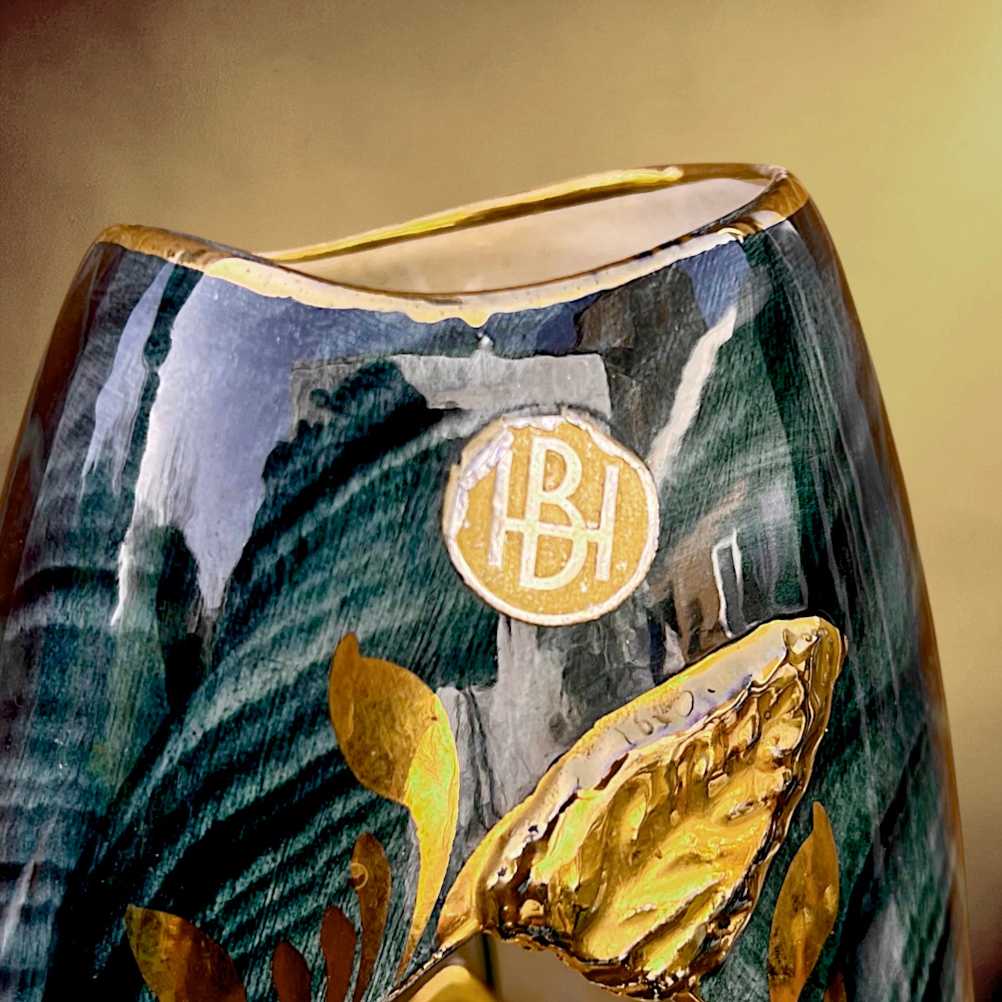 Lampe de chevet religieuse vintage Bequet Quaregnon années 50 céramique émaillée irisée communiant
