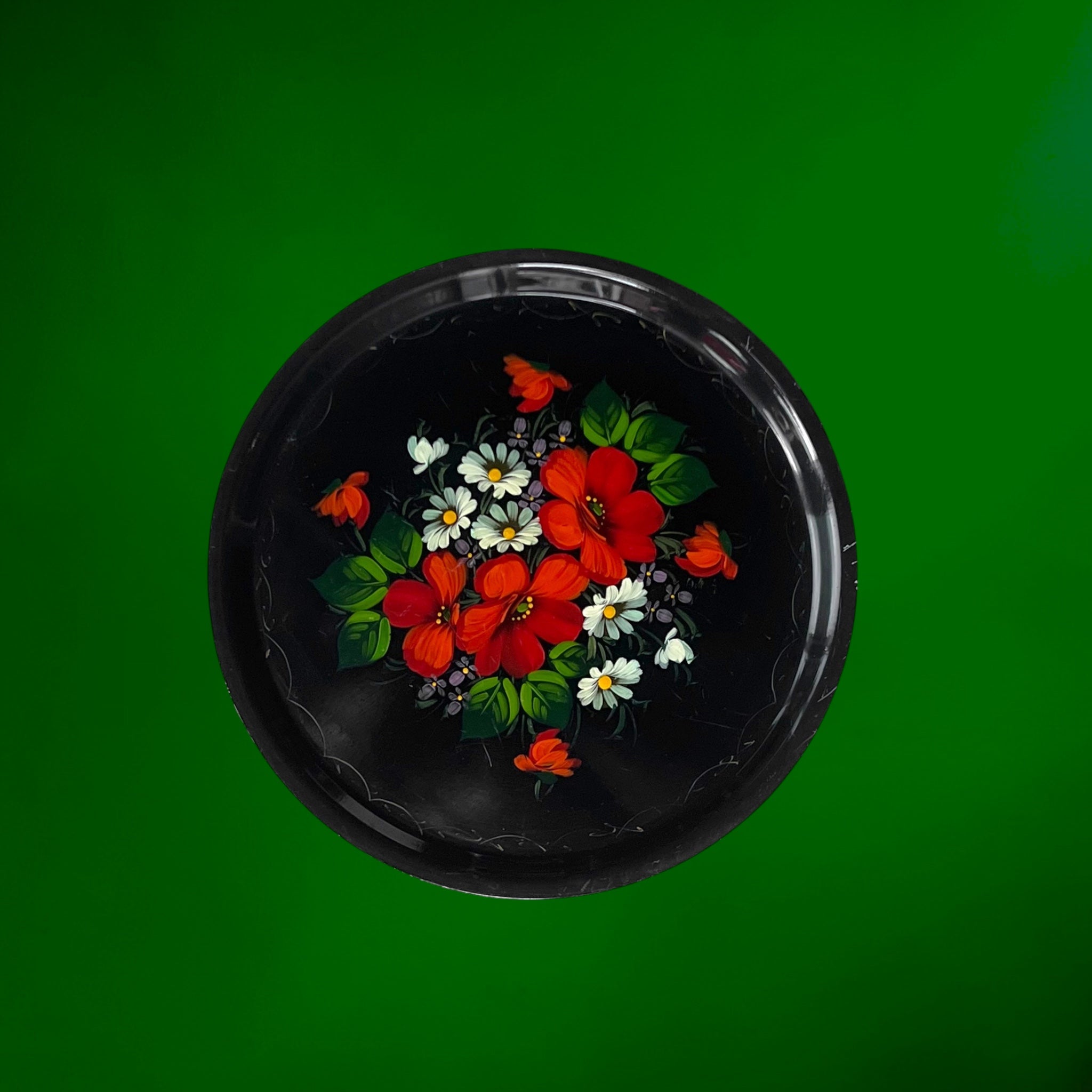 plateau-rond-metal-noir-fleurs-peintes-main-style-zhostovo-annees70