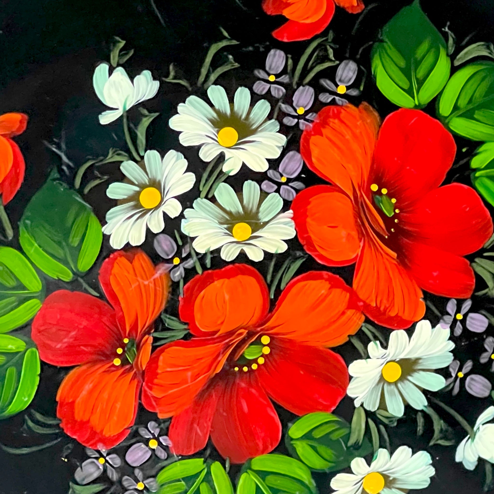 Plateau Rond En Métal Noir À Décor Floral Peint Main, Style Zhostovo – Années 70