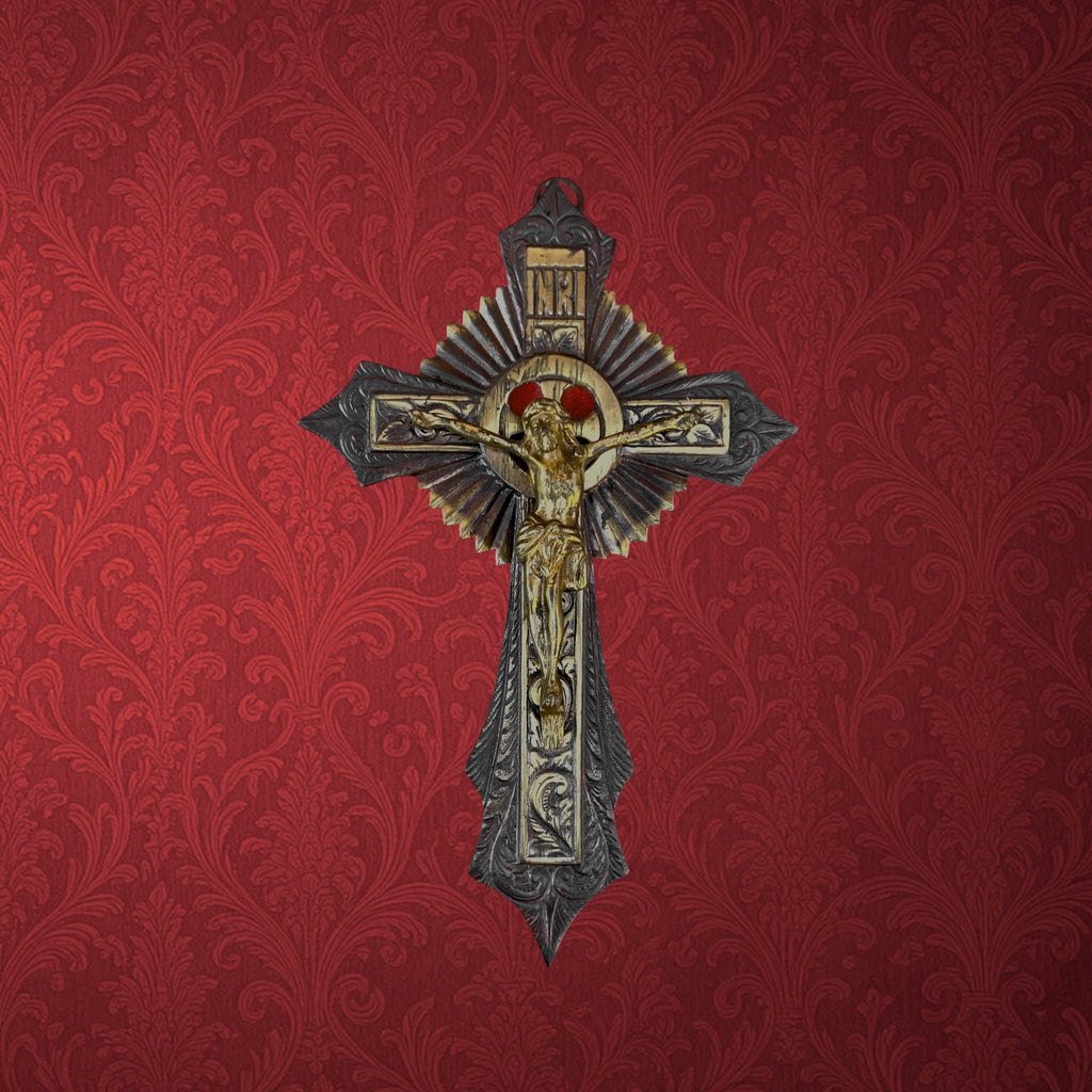 Ancien Crucifix Art Déco en Métal Doré et Patiné – Années 1930-40
