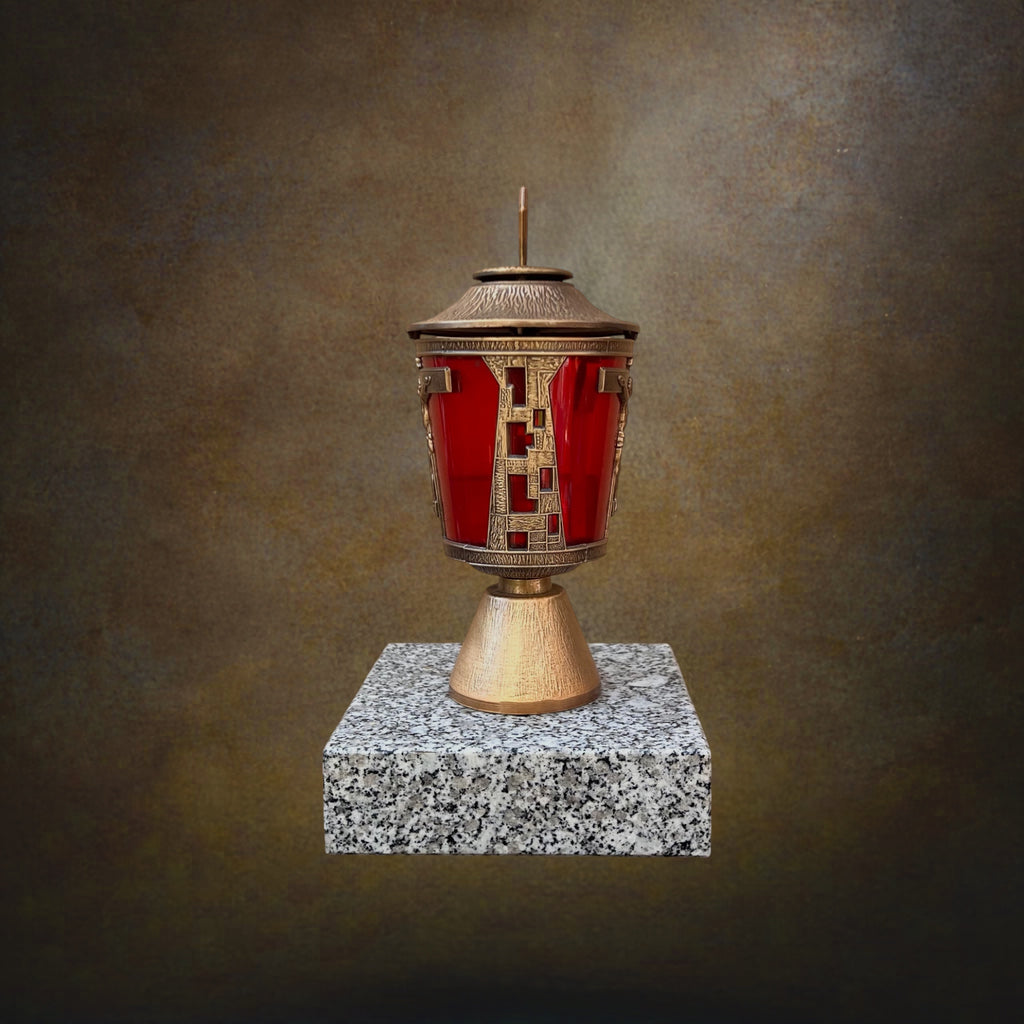 Lanterne Funéraire à Crucifix, Cuve Rouge et Socle en Granit – Années 1960-70