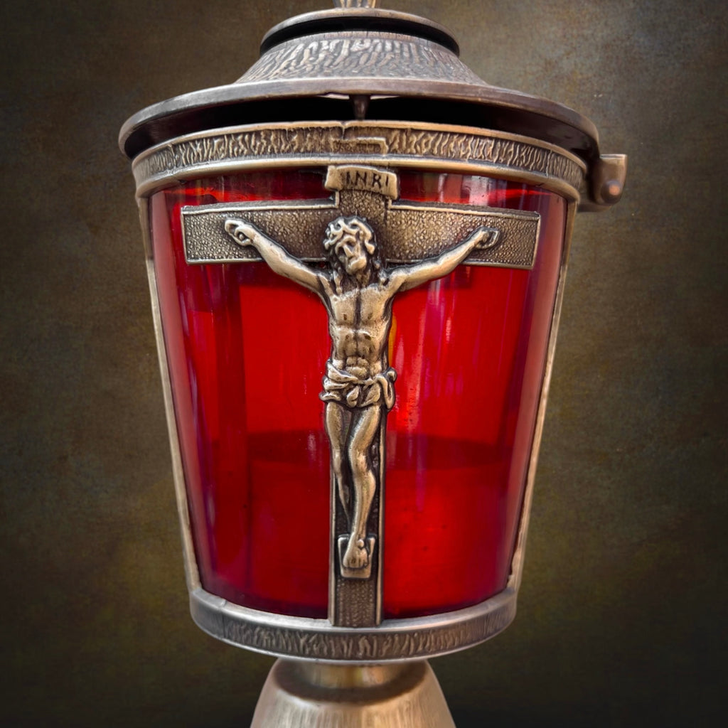 Lanterne Funéraire à Crucifix, Cuve Rouge et Socle en Granit – Années 1960-70