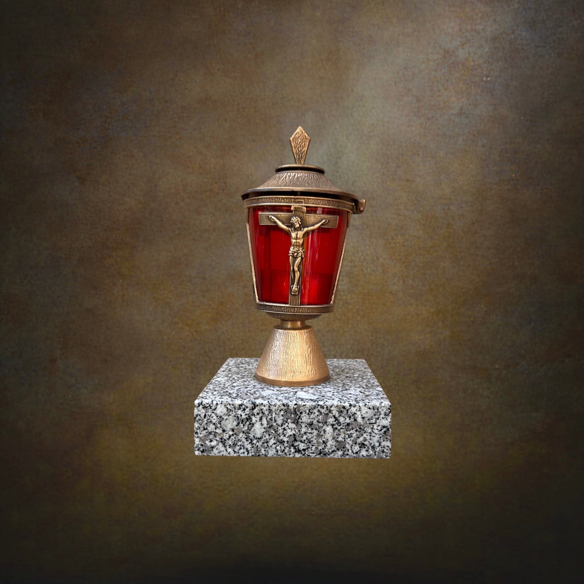 Lanterne Funéraire à Crucifix, Cuve Rouge et Socle en Granit – Années 1960-70