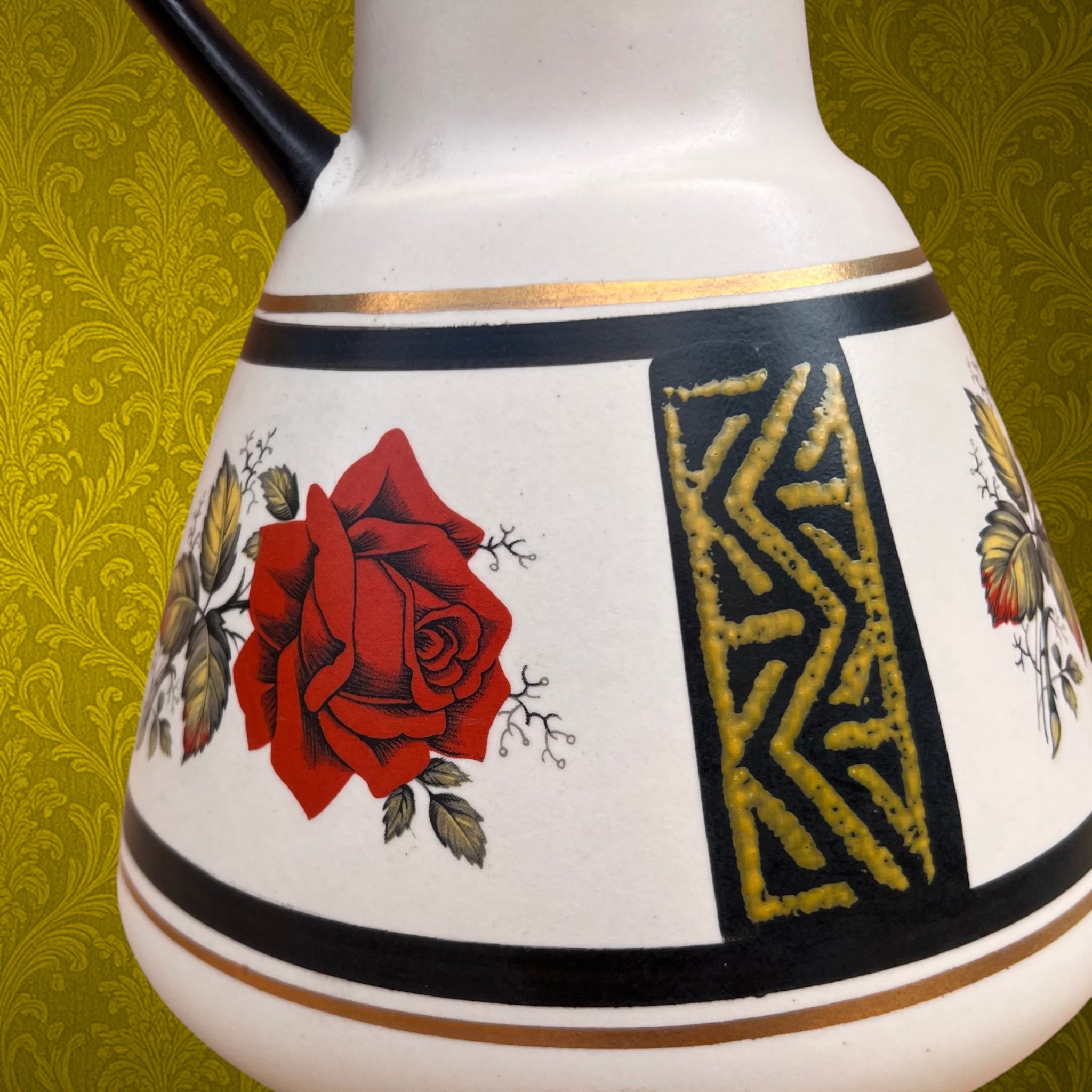 Vase Dümler &amp; Breiden en Céramique à Décor de Roses Rouges – Années 1960