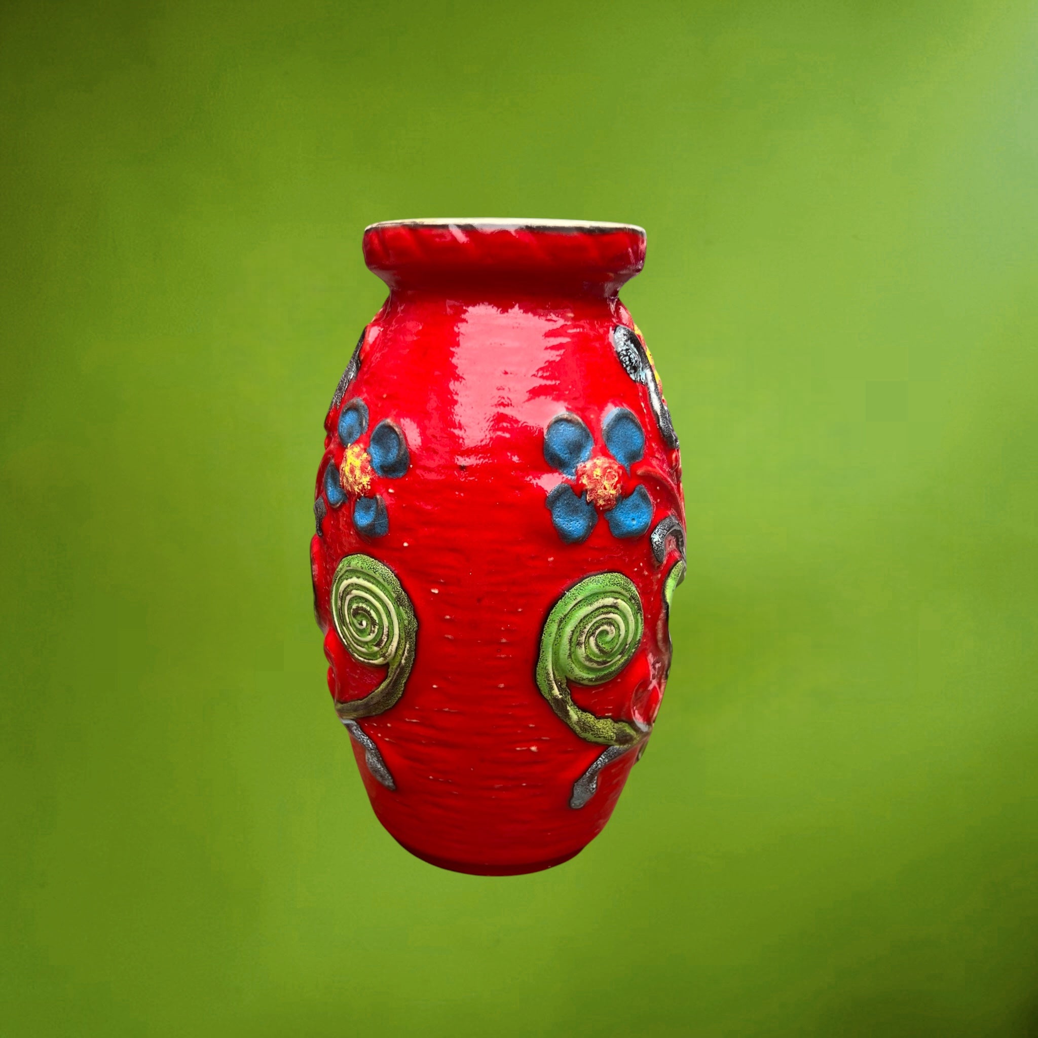 Vase Bay Keramik Rouge à Décor Floral en Relief – Années 60-70