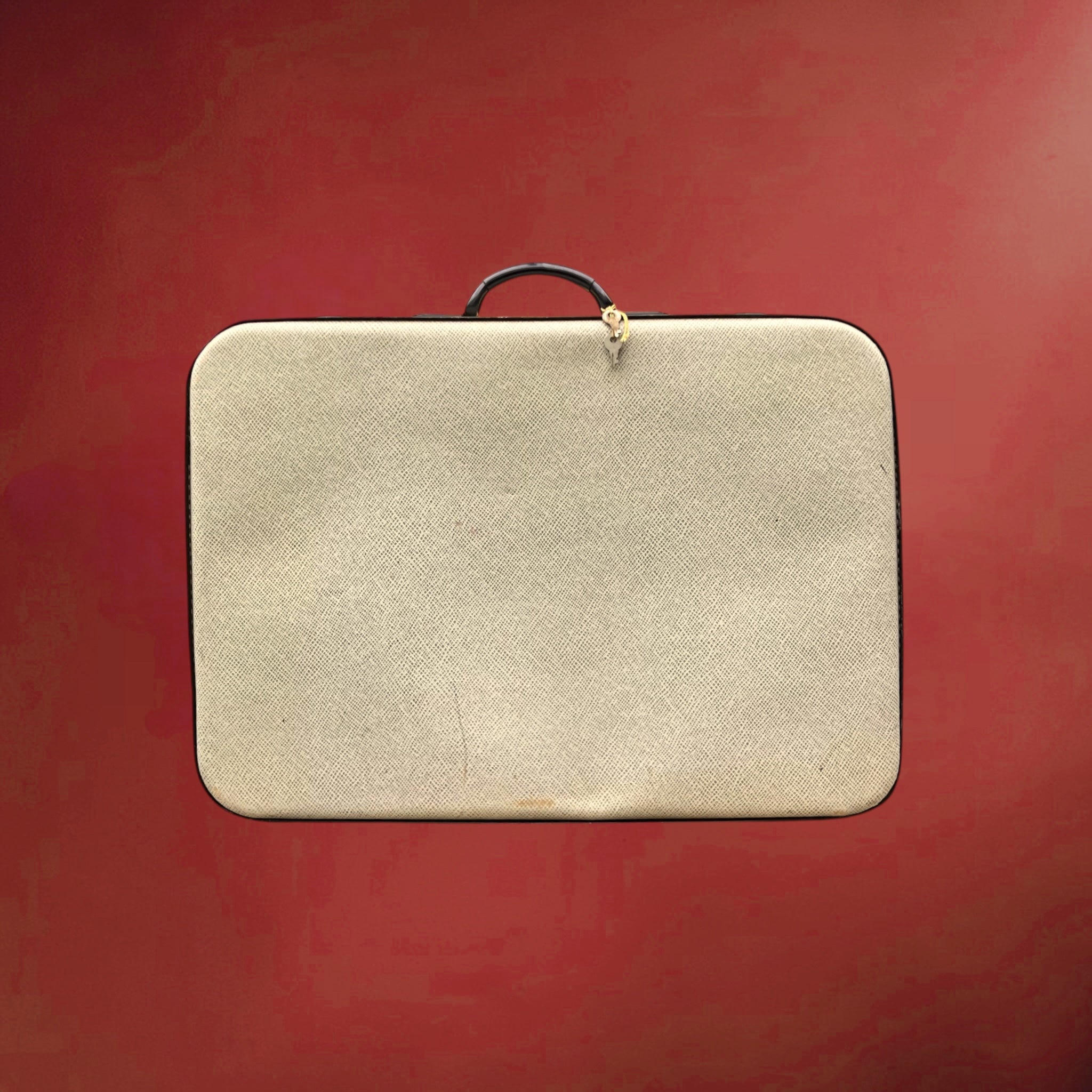 Ancienne Grande Valise Rigide en Carton Gainé Crème Fermoirs Laiton et Clés – Années 50-60