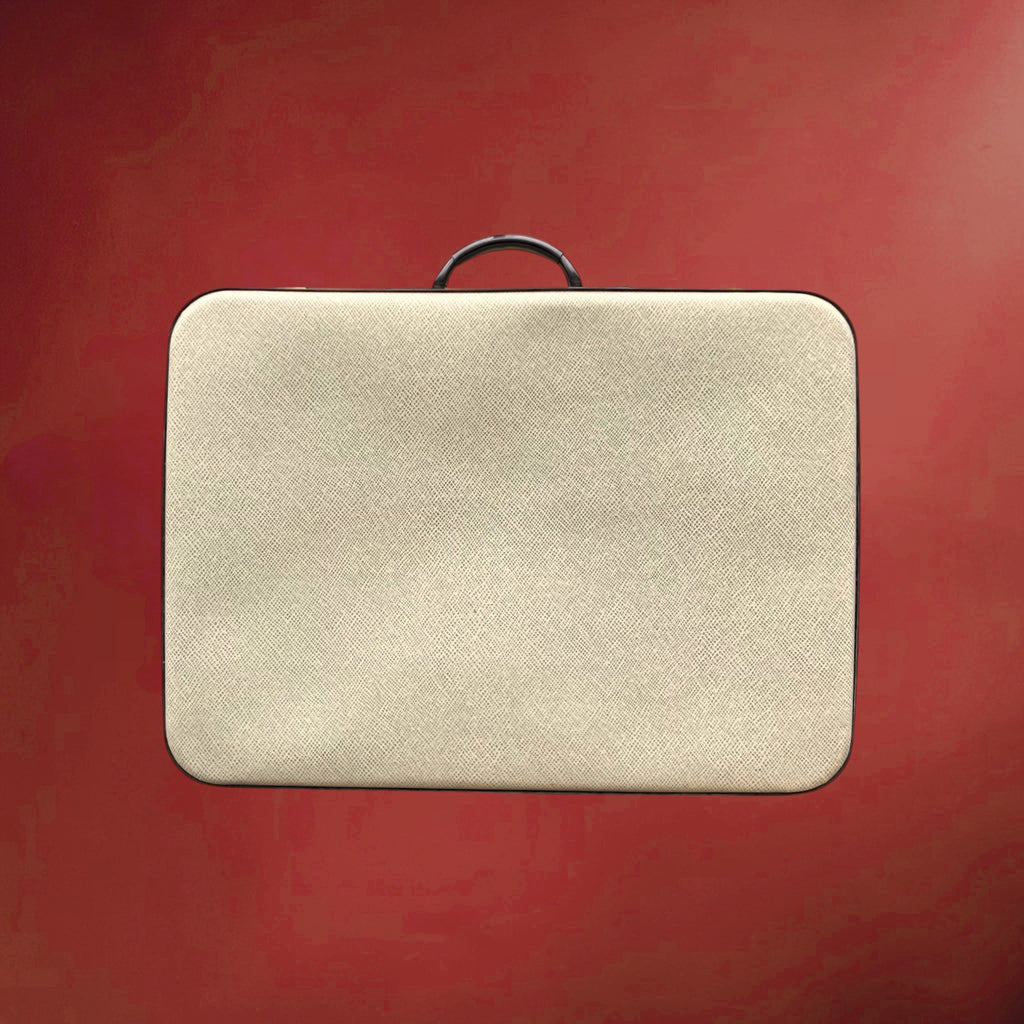 Ancienne Grande Valise Rigide en Carton Gainé Crème Fermoirs Laiton et Clés – Années 50-60
