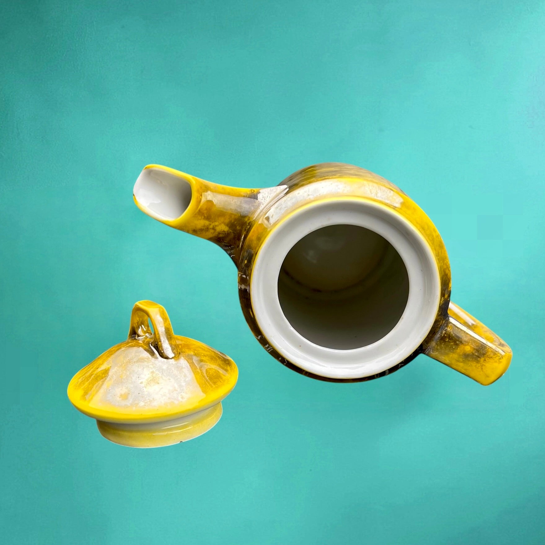 Cafetière vintage en céramique vernissée jaune et brune irisée années 50