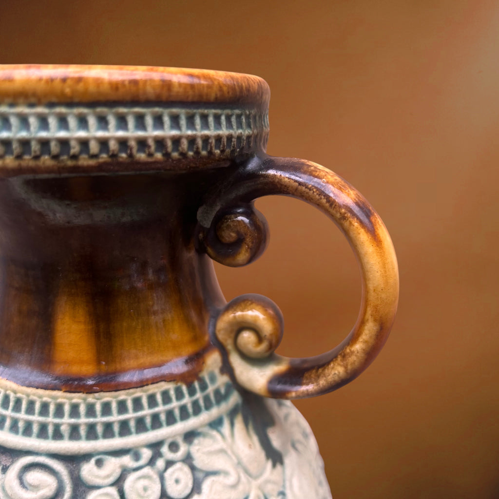 Vase Pichet Dümler & Breiden 2/20 en Céramique à Décor d’Oiseaux en Relief – Années 60-70