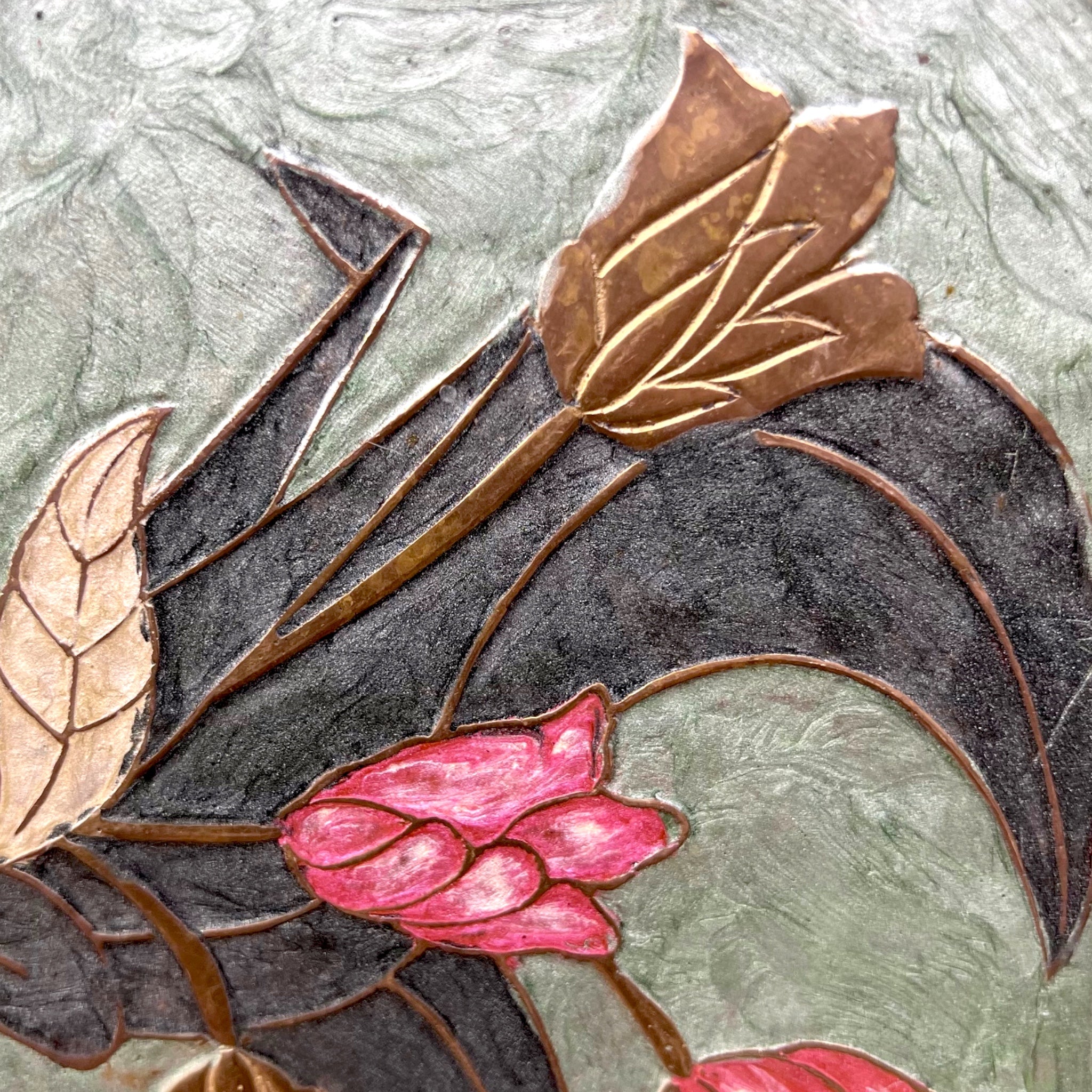 Petit Plateau en Laiton Cloisonné à Décor Floral Émaillé– Années 60