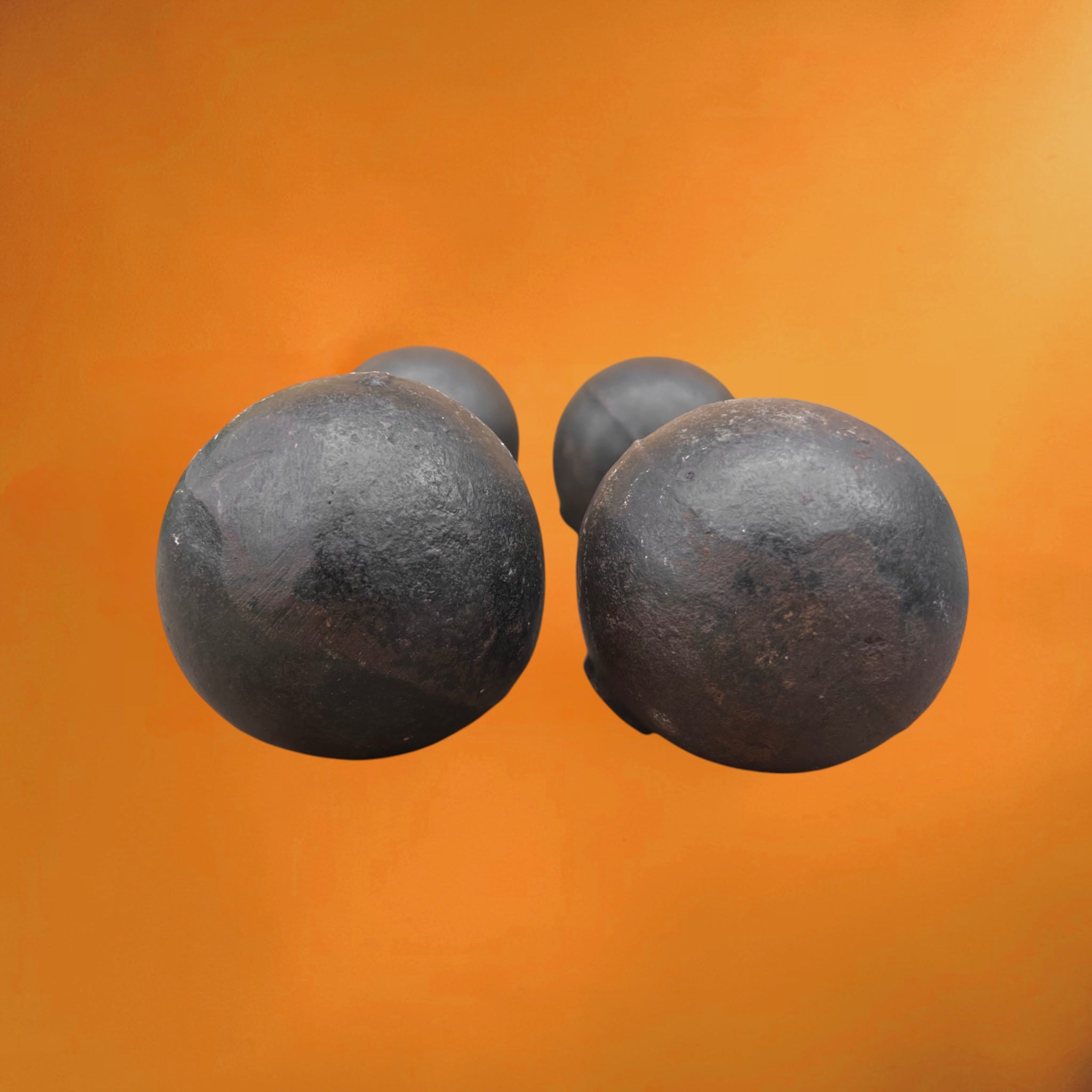Paire d’Anciens Haltères Boule en Fonte – Vers 1930-1950