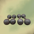 Paire d’anciens haltères boule en fonte patinée – Vers 1930-1950