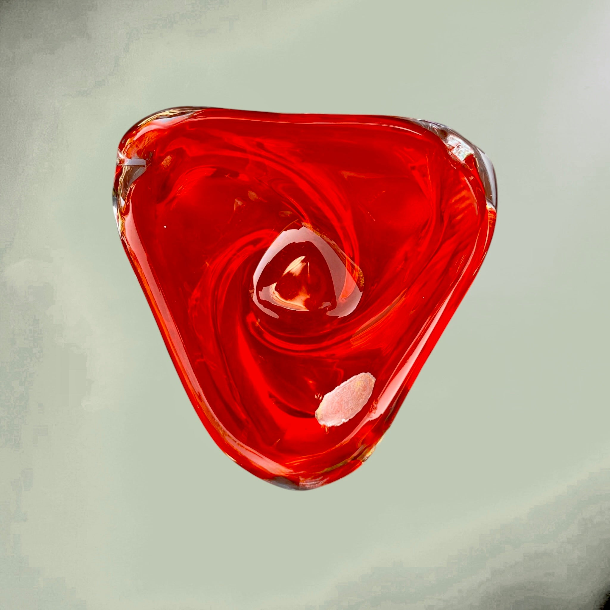 Grand cendrier en verre rouge de Braine-le-Comte – 2,240 kg - Années 1960-70