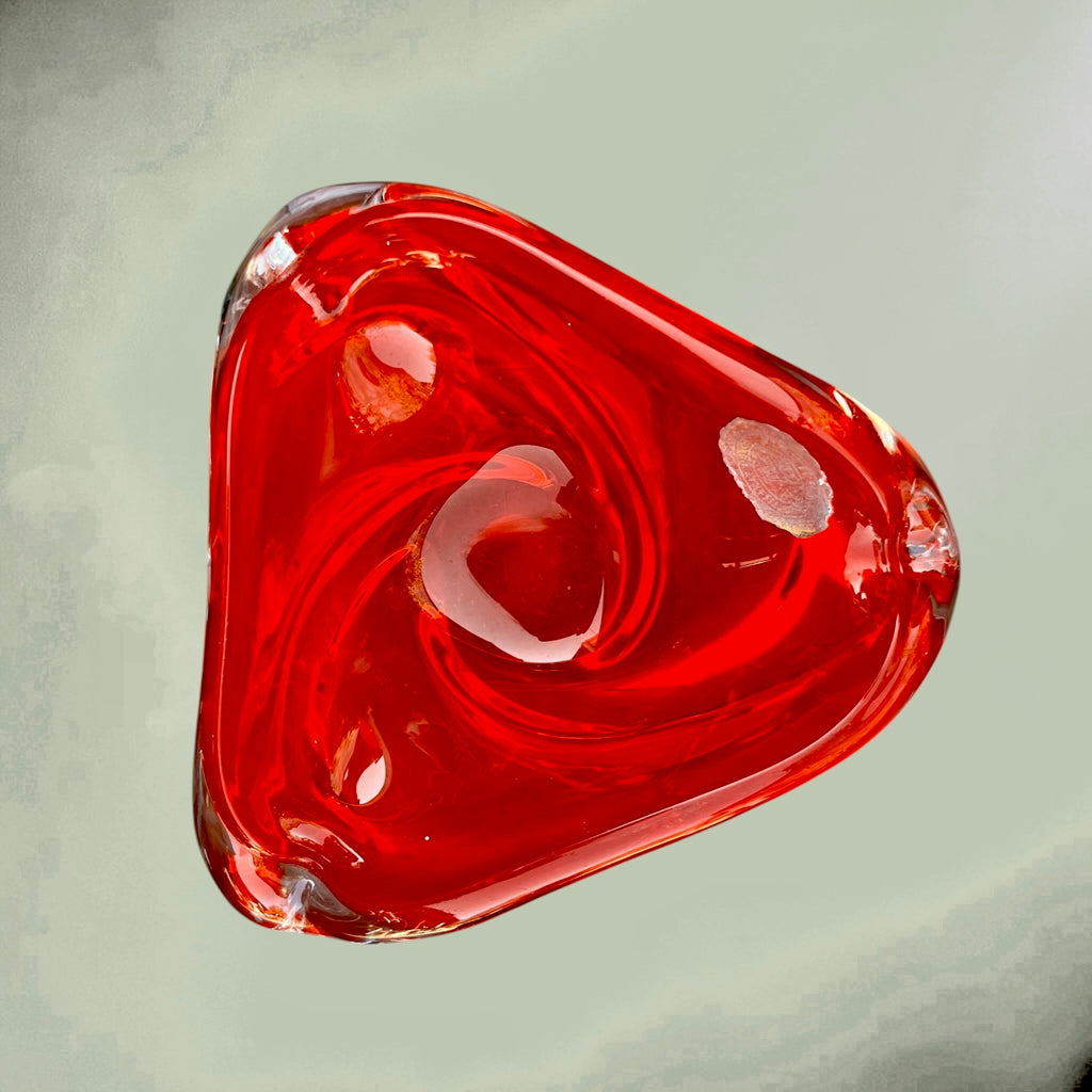 Grand cendrier en verre rouge de Braine-le-Comte – 2,240 kg - Années 1960-70