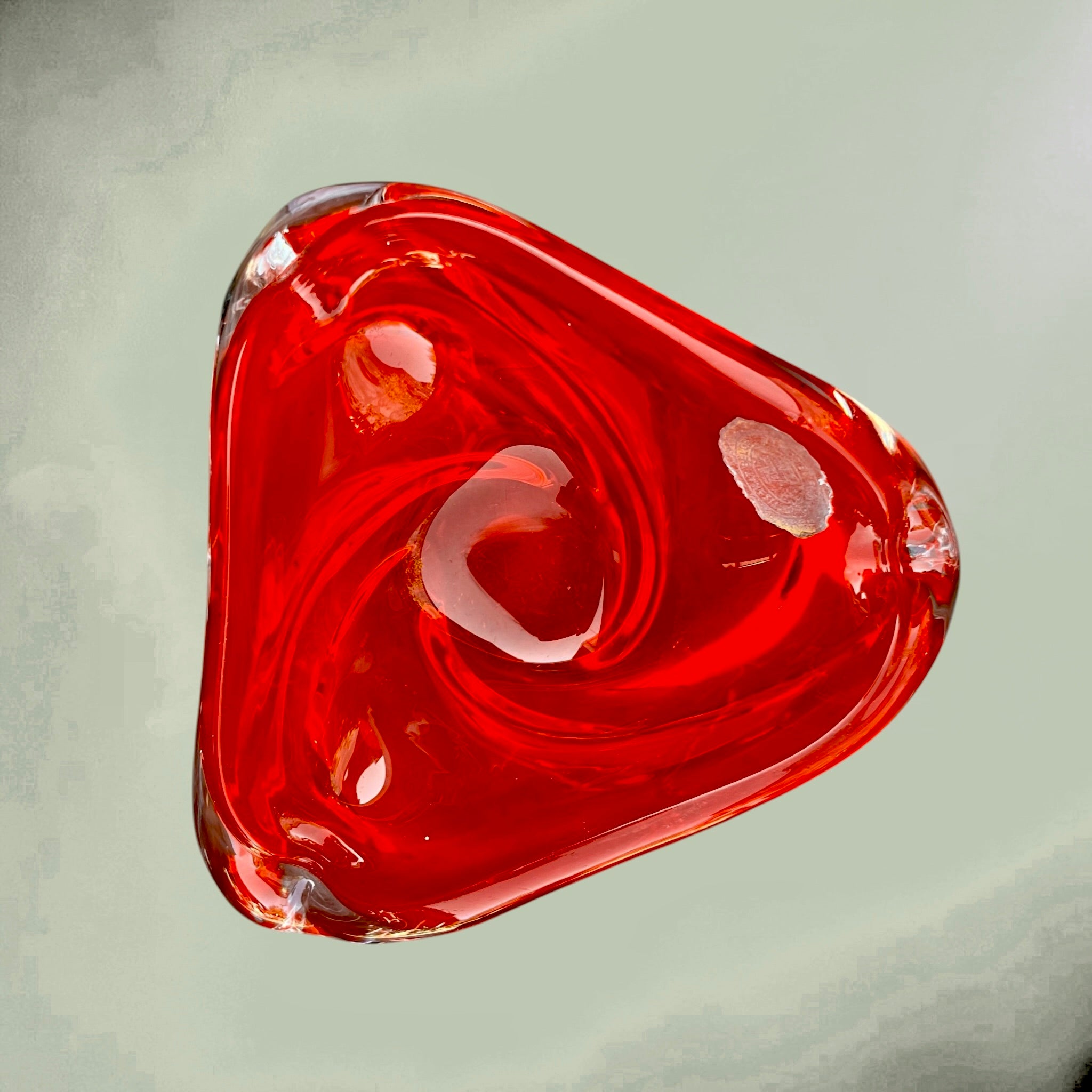 Grand cendrier en verre rouge de Braine-le-Comte – 2,240 kg - Années 1960-70