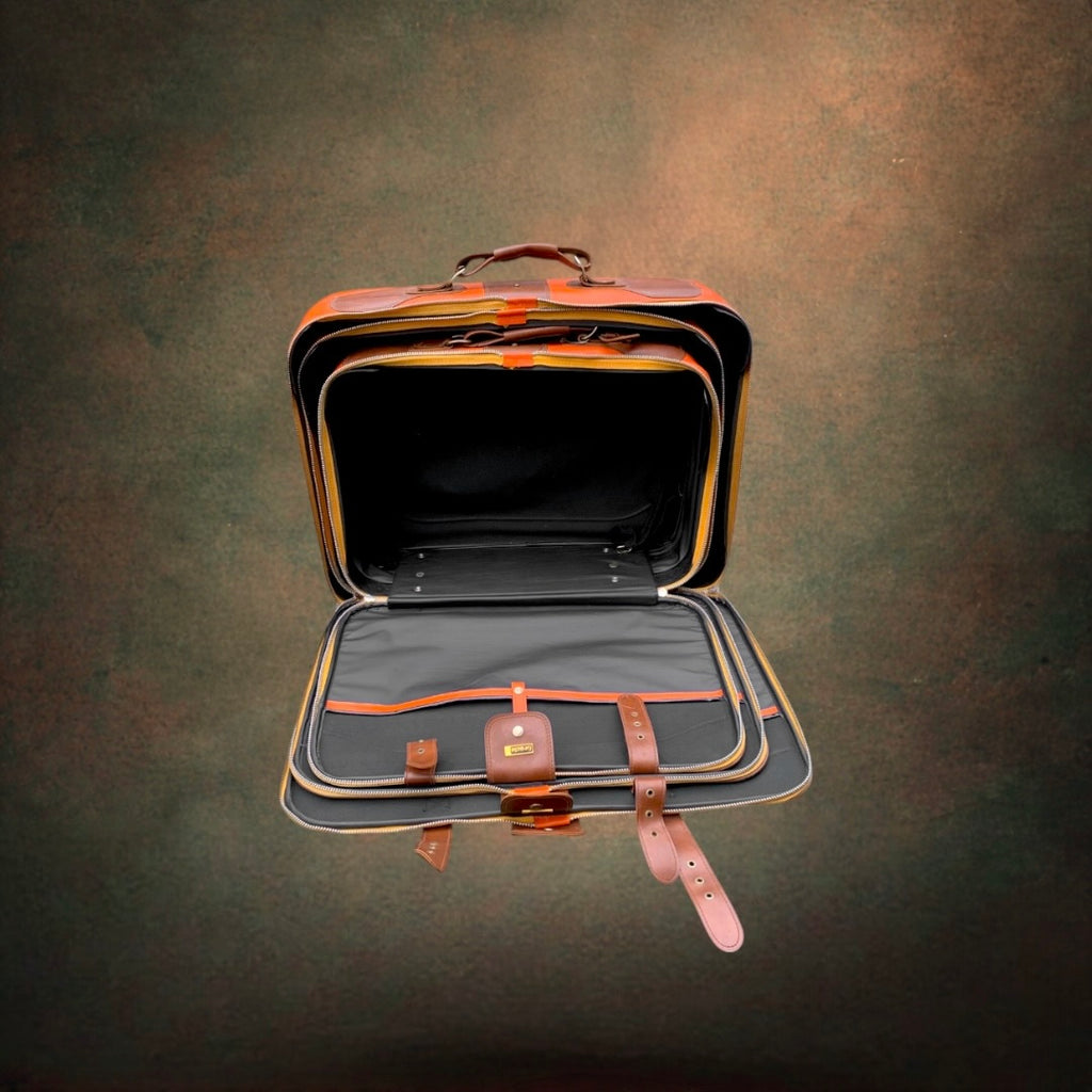Ensemble de Trois Valises Gigognes Vintage en Skaï Orange et Marron Gracia – Années 70
