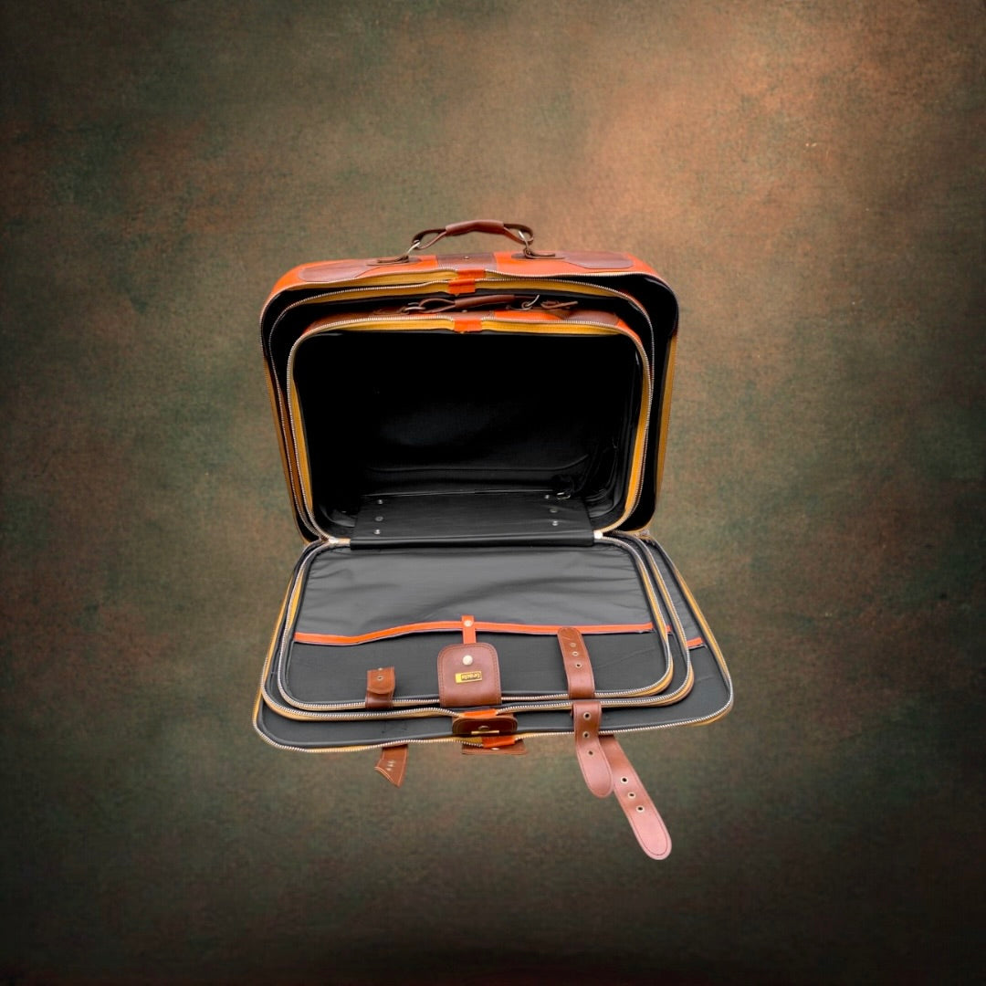 Ensemble de Trois Valises Gigognes Vintage en Skaï Orange et Marron Gracia – Années 70