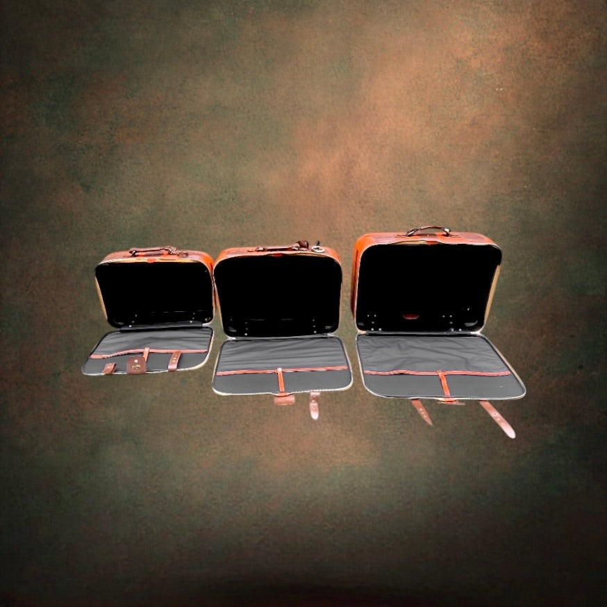 Ensemble de Trois Valises Gigognes Vintage en Skaï Orange et Marron Gracia – Années 70