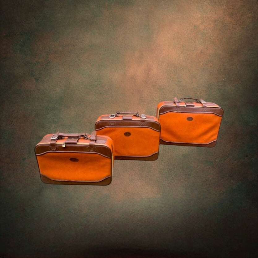 Ensemble de Trois Valises Gigognes Vintage en Skaï Orange et Marron Gracia – Années 70